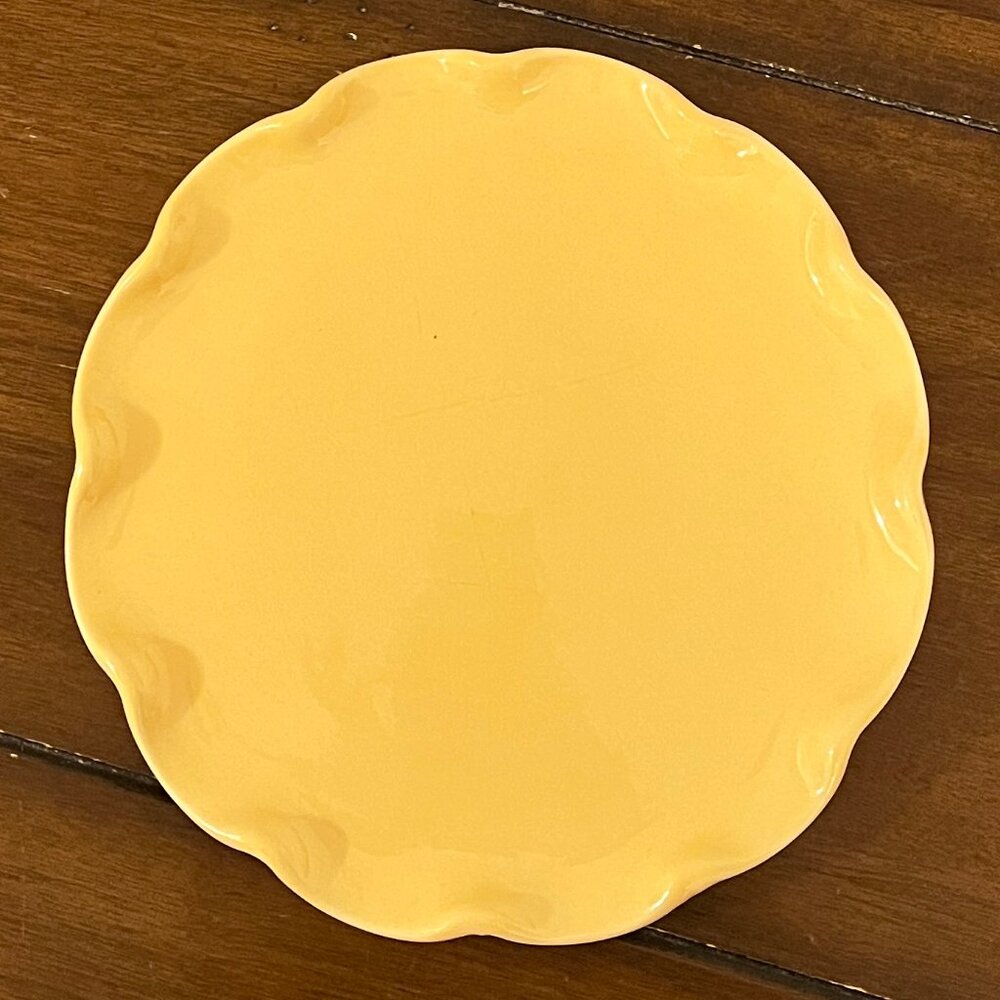 Williams Sonoma Scallop Edge Plate Light Yellow 8 inches NEW Dishwasher Safe